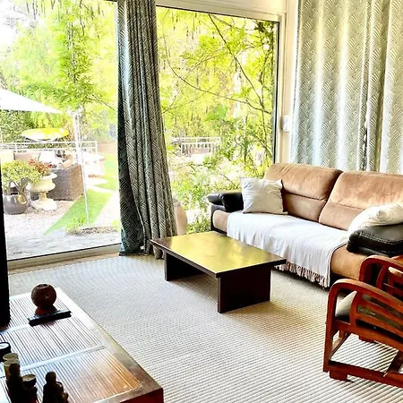 Les Pinsons Apartment *